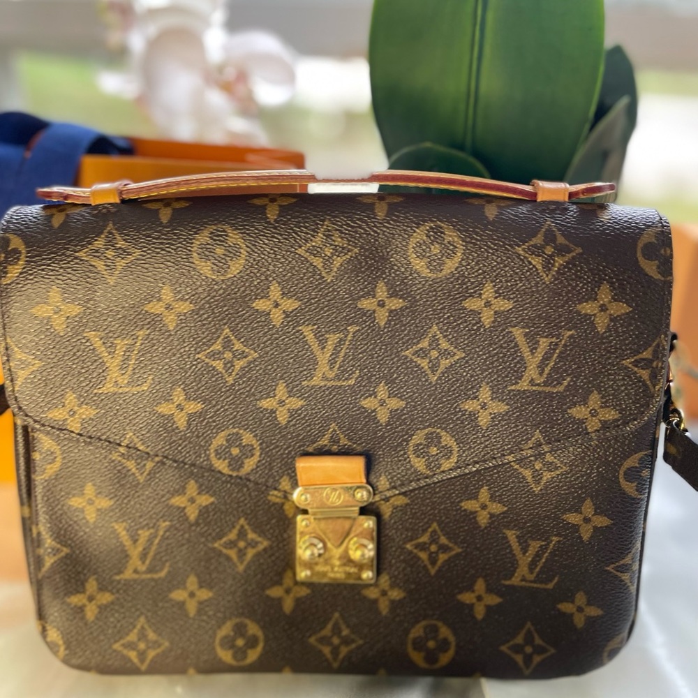 Louis Vuitton Pochette Métis - Picture 7 of 16